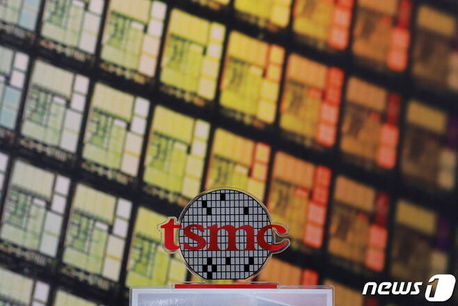 세계 최대 반도체칩 파운드리 업체인 대만의 TSMC(Taiwan Semiconductor Manufacturing Co.) 로고. ⓒ 로이터=뉴스1 ⓒ News1 최서윤 기자