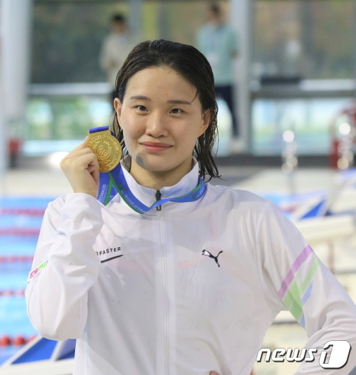 지난 9일 개최된 여자일반부 자유형 800m에서 금메달을 획득한 전북체육회 한다경 선수.(전북체육회 제공) 2022.10.10/뉴스1