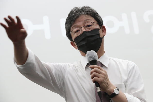 유승민 전 국민의힘 의원이 지난달 29일 경북대학교에서 '무능한 정치를 바꾸려면'이라는 주제로 특강을 하고 있다. 뉴스1