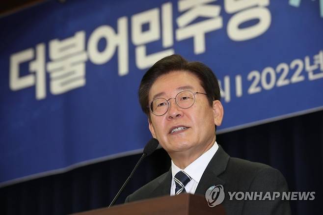 세계한인민주회의 2022 컨퍼런스에서 인사말하는 이재명 대표 (서울=연합뉴스) 하사헌 기자 = 더불어민주당 이재명 대표가 10일 국회 의원회관에서 열린 세계한인민주회의 2022 컨퍼런스에서 인사말을 하고 있다. 2022.10.10 [국회사진기자단] toadboy@yna.co.kr