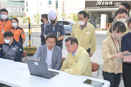 공주시는 2022년 대한민국 안전대전환 집중안전점검의 내실 있는 추진을 위해 현장 합동점검을 펼치고 있다. 사진=공주시 제공