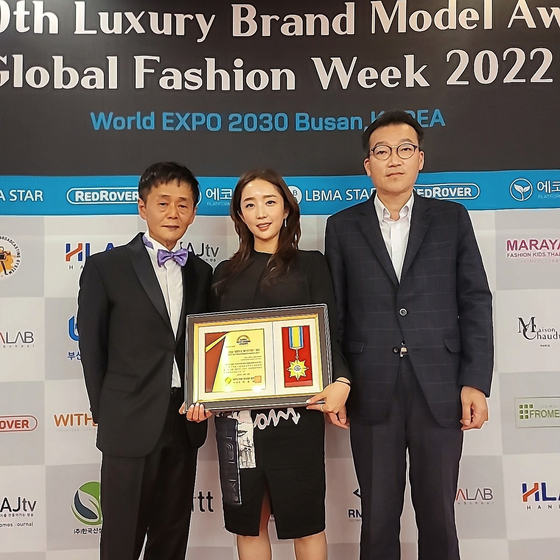 토니권 대표, 반하연 수석부회장, 김선우 사장이 10일 LBMA 패션위크 2022에 참석했다.