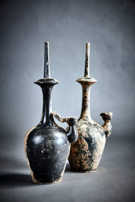 ▲ 강원 삼척 흥전리 사지에서 출토된 통일신라시대 유물로 추정되는 ‘국보급’ 청동정병(靑銅淨甁) 2점.[문화재청 제공]