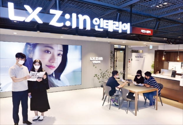 서울 영등포구 ‘LX Z:IN 인테리어 지인스퀘어 신세계 타임스퀘어’.  LX하우시스 제공
