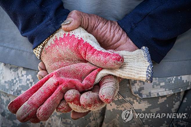 원자잿값 폭등에 시름 하는 농민들 [연합뉴스 자료사진]