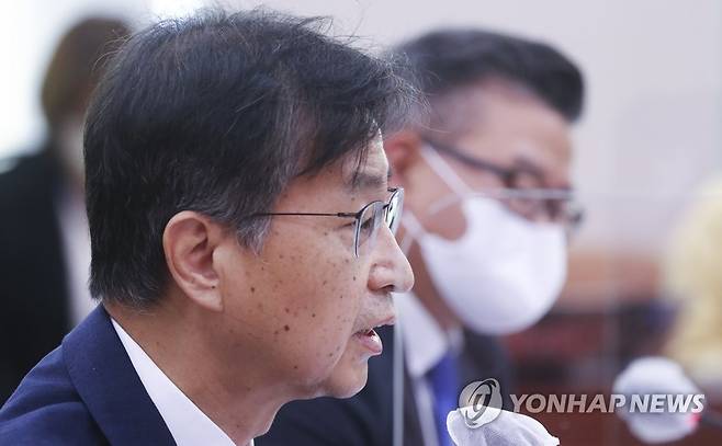 발언하는 최재해 감사원장 (서울=연합뉴스) 하사헌 기자 = 최재해 감사원장이 11일 국회에서 열린 법사위의 감사원 국정감사에서 발언하고 있다. 2022.10.11 [국회사진기자단] toadboy@yna.co.kr