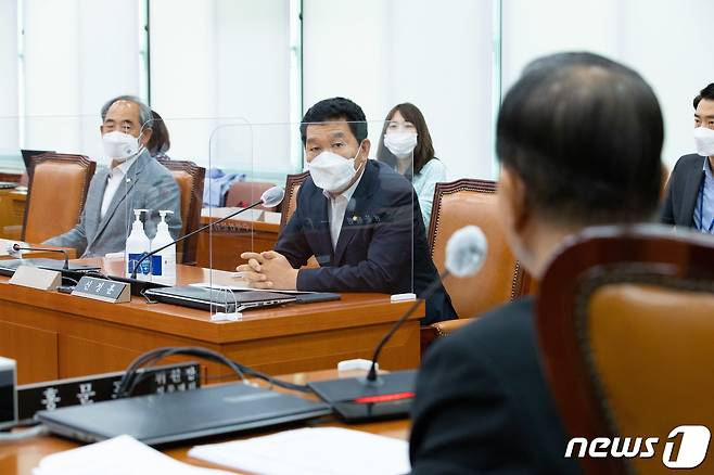 신정훈 더불어민주당 의원이 29일 오전 서울 여의도 국회에서 열린 농림축산식품해양수산위원회 안건조정위원회에서 발언을 하고 있다. 2022.9.29/뉴스1 ⓒ News1 이재명 기자