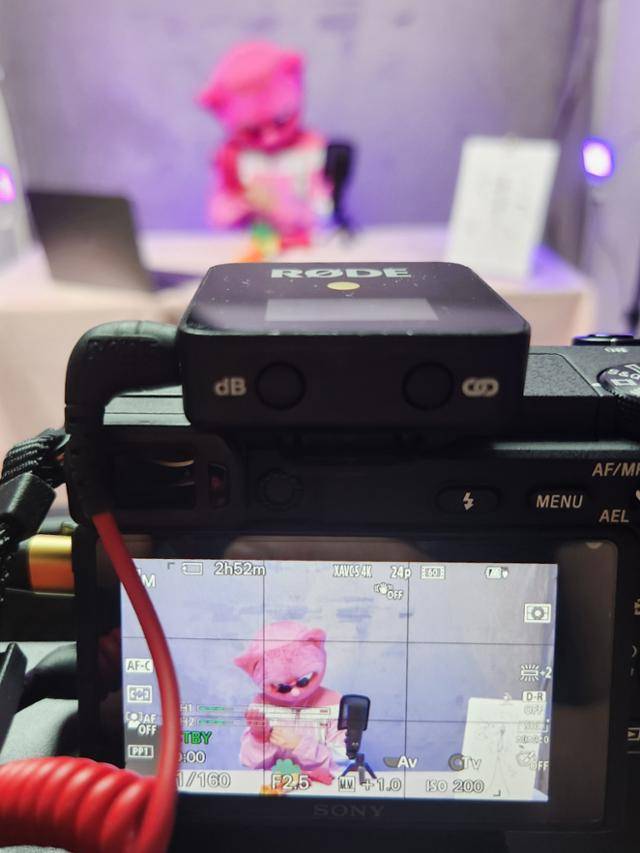 실용적인 성지식을 다루고 있지만 유튜브라는 동영상 플랫폼 안에서는 규제를 받는 부분이 많다. 더 자유롭게 성에 대해 이야기할 수 있도록 김 대표는 자체 플랫폼으로 확장할 계획을 가지고 있다고 한다. 퍼플티비 제공