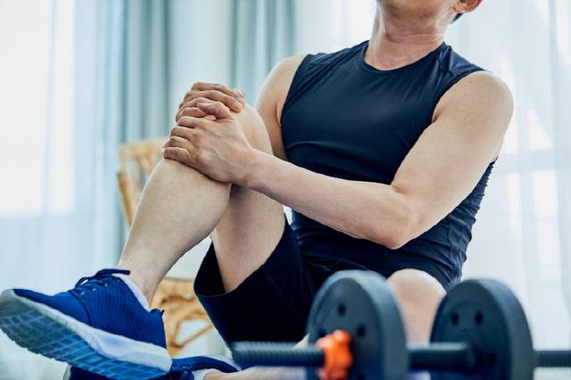 잘못된 자세는 스쿼트 후 부상의 원인이 될 수 있다./사진=게티이미지뱅크