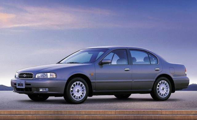 삼성자동차(현 르노코리아자동차)의 첫 번째 중형 세단 'SM5' 1세대 모델. 르노코리아 제공