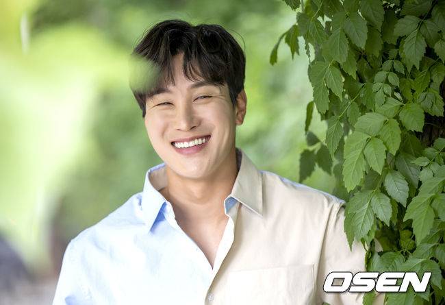 [OSEN=최규한 기자] 배우 이시강이 KBS1 일일드라마 ‘으라차차 내인생’ 종영을 맞아 OSEN과 인터뷰를 가졌다. 이시강이 인터뷰를 앞두고 포즈를 취하고 있다. 2022.10.11 / dreamer@osen.co.kr