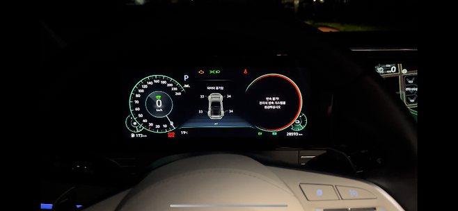 ‘더 뉴 그랜저&nbsp;IG 하이브리드(HEV)’ 모델에서 발생한 ‘변속 불가’ 오류 당시 촬영된 사진. 제보자 제공