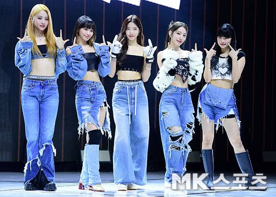 르세라핌(김채원, 사쿠라, 허윤진, 카즈하, 홍은채)의 두 번째 미니앨범 쇼케이스가 개최됐다. 사진=김영구 기자