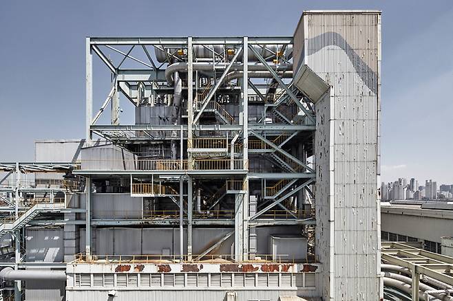 3년 만에 현장에서 재개되는 ‘오픈하우스서울’이 19일부터 사전 참여예약을 받아 29일 막을 올린다. 사진은 내년 중 문화공간 ‘당인리 포디움과 프롬나드’로 거듭날 당인리 발전소 일부.  사진 Thierry Sauvage. 오픈하우스서울 제공.