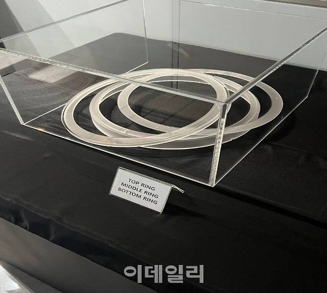 비씨엔씨가 개발한 반도체 식각 공정용 합성쿼츠 부품 모습. (사진=비씨엔씨)