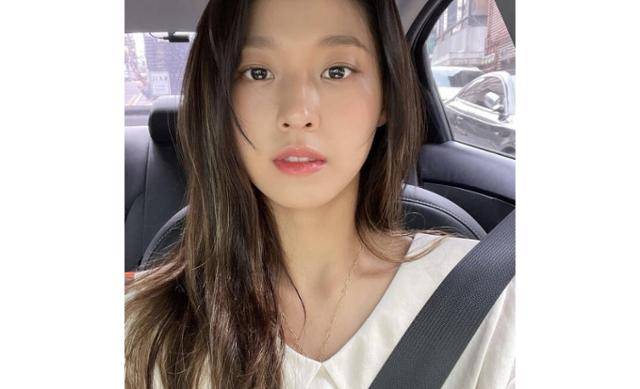 가수 겸 배우 설현이 FNC를 떠나 새로운 거취를 찾는 중이다. 설현 SNS