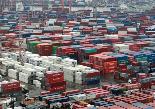 Containers stacked up at the Sinseondae Dock, Busan Port. Yonhap News