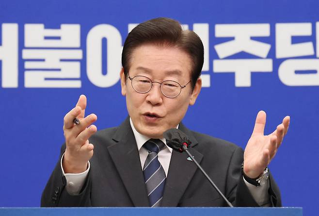 이재명 더불어민주당 대표가 21일 오전 국회 당대표 회의실에서 특별 기자회견을 하고 있다. 연합뉴스