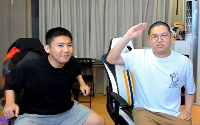 아프리카TV 인기 BJ 철구와 감스트. [아프리카TV]