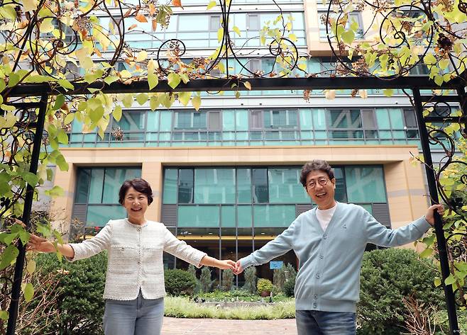 문성택 유영란 부부는 60세가 되면 실버타운에 입주해 더 자유롭고 다채로운 인생 2막을 만들어갈 생각이다. 이훈구 기자 ufo@donga.com