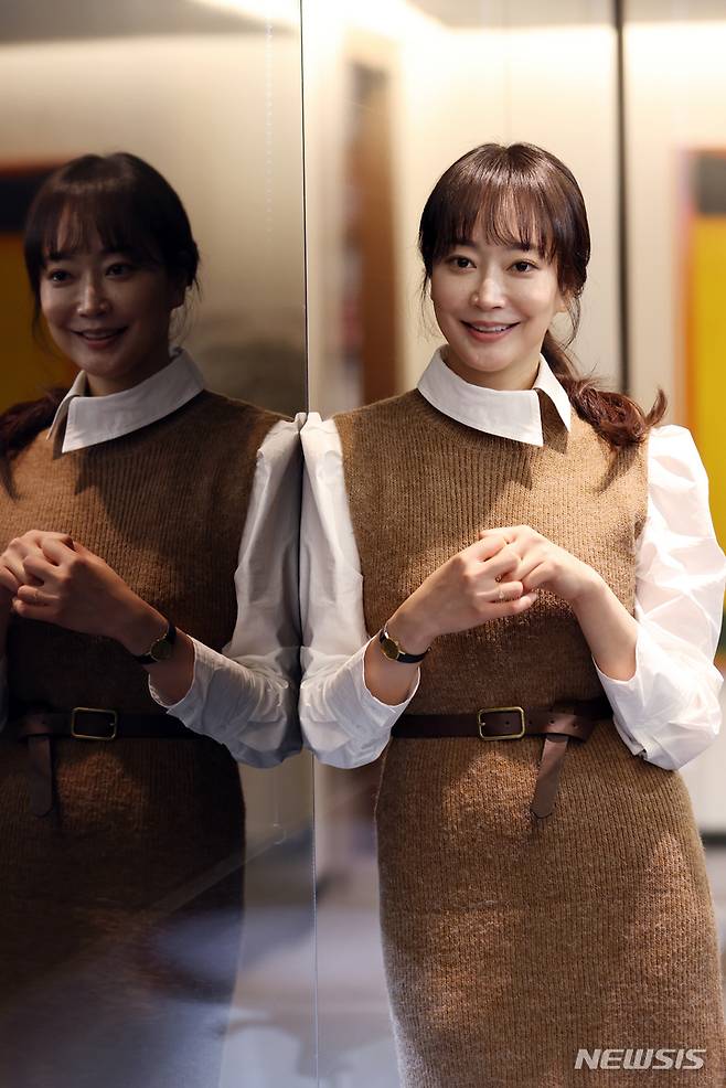 [서울=뉴시스] 조성우 기자 = 배우 연민지가 서울 강남구 케이원엔터테인먼트 사무실에서 뉴시스와 KBS 2TV 일일드라마 '황금가면' 종영 인터뷰에 앞서 포즈를 취하고 있다. 2022.10.23. xconfind@newsis.com