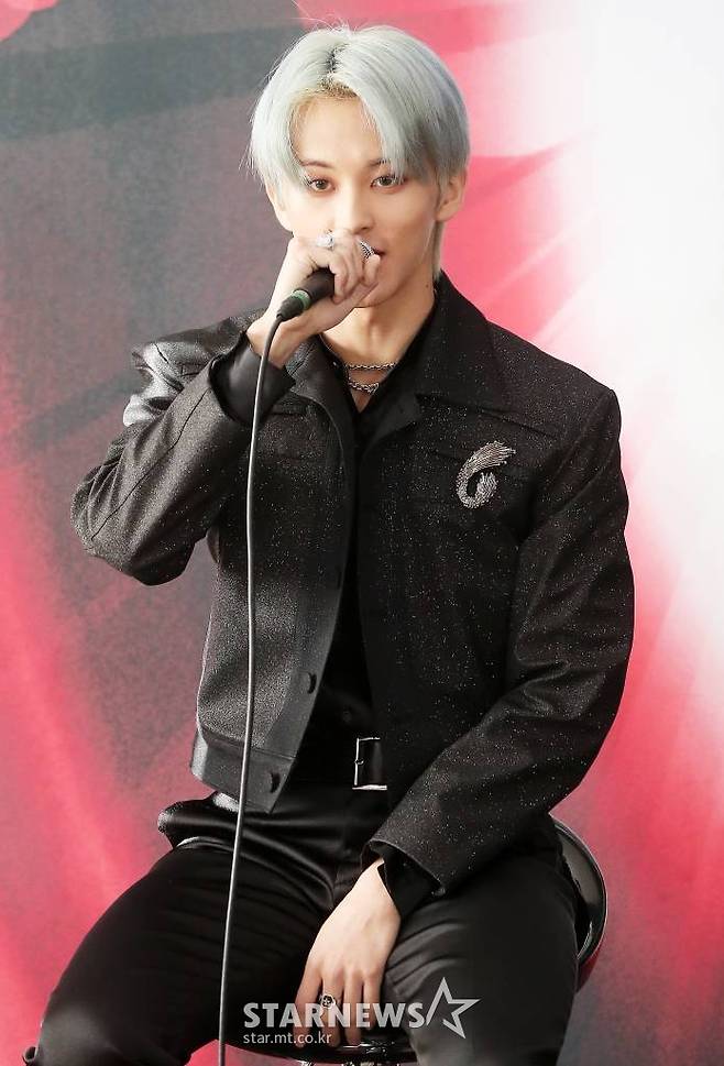 NCT 127(엔시티 127) 마크가 23일 오후 서울 송파구 올림픽주경기장에서 진행된 두 번째 월드 투어의 서울 스페셜 공연 'NEO CITY : SEOUL - THE LINK +'(네오 시티 : 서울 - 더 링크 플러스) 기자회견에 참석해 인사말을 하고 있다.  NCT 127은 11월 4~5일 인도네시아 자카르타 ICE BSD에서 두 번째 월드 투어 'NEO CITY - THE LINK' 공연을 개최한다. 2022.10.23 /사진=김창현 기자 chmt@