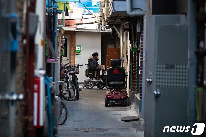 최근 등윳값이 폭등하면서 취약계층 주민들의 올 겨울 근심이 깊어지고 있다. /뉴스1 ⓒ News1 유승관 기자