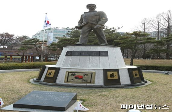 부천시가 안중근 공원에 유치한 안중근 의사 동상. 사진제공=부천시