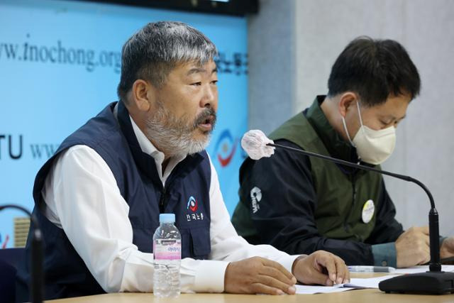 김동명 한국노동조합총연맹 위원장이 25일 서울 영등포구 한국노총회관에서 11·5 전국노동자대회 관련 기자간담회를 하고 있다. 뉴스1