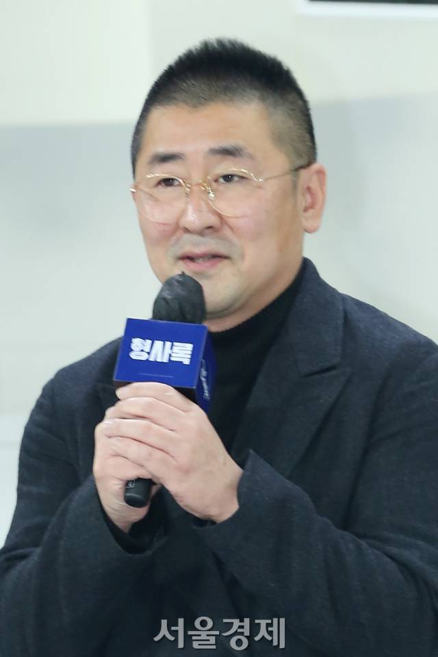 한동화 감독이 25일 오전 서울 강남구 그랜드 인터컨티넨탈 서울 파르나스에서 진행된 디즈니 플러스 오리지널 시리즈 '형사록'(극본 임창세/연출 한동화) 제작발표회에서 소감을 말하고 있다. / 사진=김규빈 인턴기자