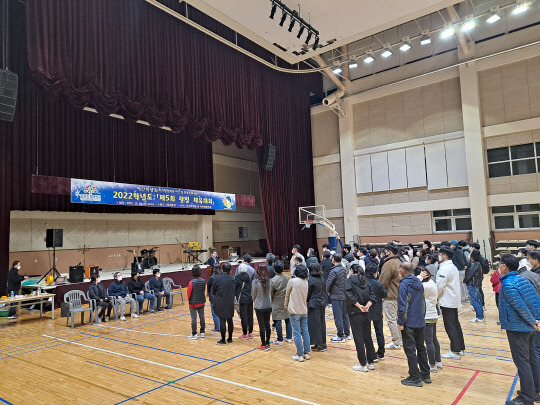 충남도립대학교(총장 김용찬)자치행정학과의 전공심화·야간학생들의 제5회 달빛 체육대회가 재학생 90여 명이 참석한 가운데 25일 성료 했다.사진=충남도립대 제공