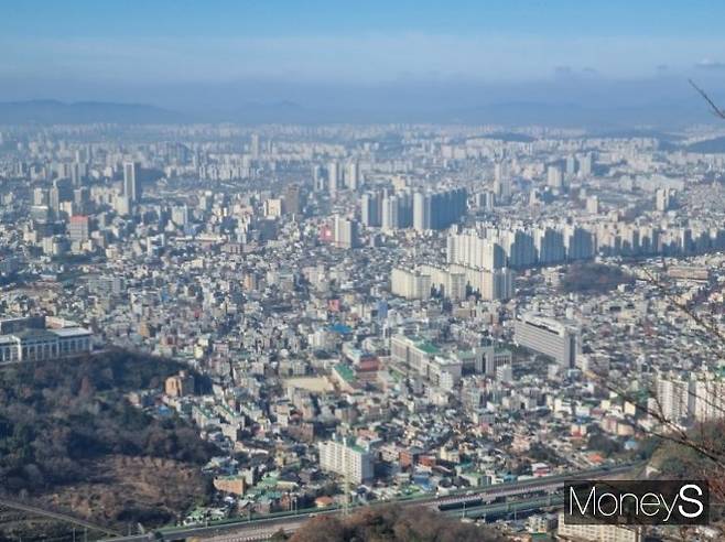 지난 3분기 광주전남은 주택 매매 실종으로  총전입과 총전출 등 인구이동이 전년보다 감소했다.광주광역시 전경/사진=머니S DB.