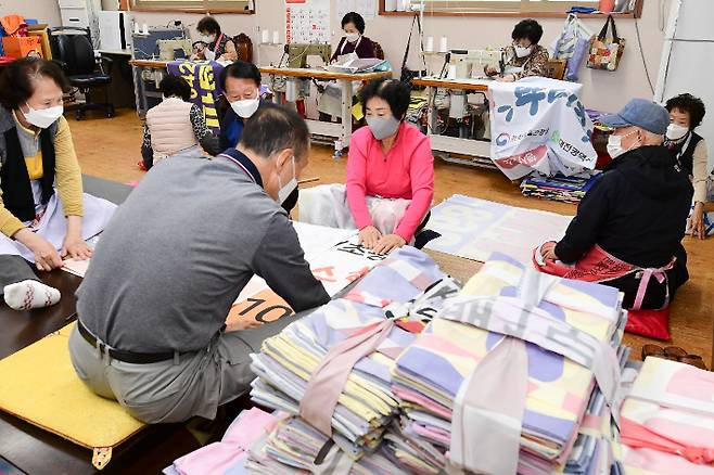 대전 중구가 공동주택에 보급하는 폐현수막 마대. 중구 제공