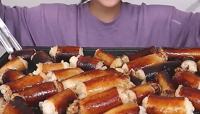 구독자 719만명을 보유한 ‘먹방 유튜버 쯔양의 대창 먹방. 유튜브 채널 ‘쯔양’ 캡처