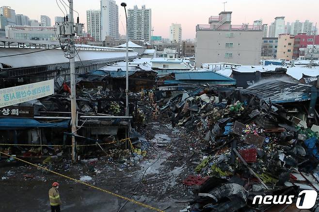 화재가 발생한 한 전통시장 모습. /뉴스1 ⓒ News1 박세연 기자