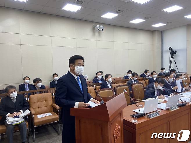 윤재갑 의원이 국회 상임위에서 법안을 설명중이다.(윤재갑 의원실 제공)/뉴스1