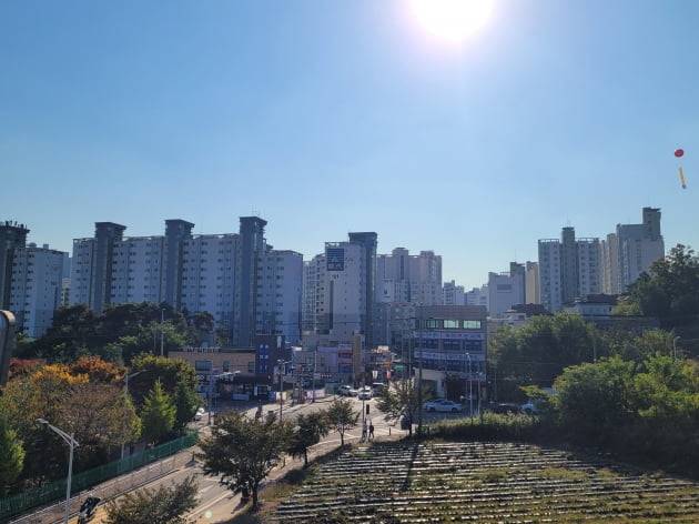 이천시 학군과 아파트단지가 밀집한 갈산동 전경. [김영은 기자]