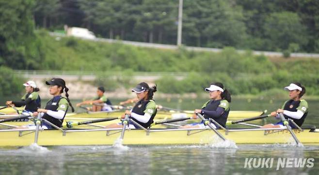 코로나19 이전인 2018년 화천 북한강에서 전지훈련 중인 조정 청소년 국가대표 선수단