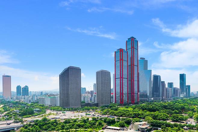 NH투자증권의 올해 3분기 연결 기준 영업이익이 전 분기 대비 55.6% 감소한 685억원으로 잠정 집계됐다./사진=NH투자증권