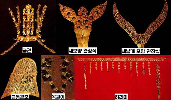 시험발굴형식이었지만 천마총에서는 무덤 주인공이 착용한 금관과 금허리띠와 금귀고리, 금팔찌, 금반지 등 화려한 장신구가 쏟아져 나왔다. 그러나 이 고분의 시그니처 유물은 뭐니뭐니해도 천마도였다. / 국립경주문화재연구소 제공