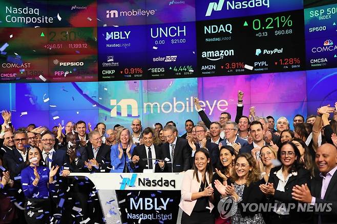 모빌아이 상장 축하 모습 [뉴욕 AFP=연합뉴스]