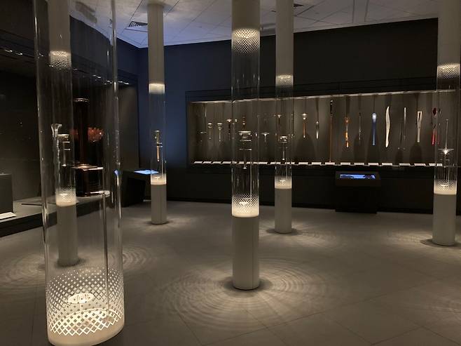 86년 올림픽 역사 보여주는 '성화봉'     (도하=연합뉴스) 김예나 기자 = 지난 23일(현지시간) 카타르 도하의 '3-2-1 카타르 올림픽 및 스포츠 박물관'에 올림픽에 사용된 성화봉이 한자리에 전시돼 있다. 2022.10.27
    yes@yna.co.kr