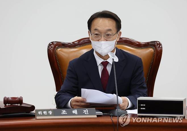 국회 정보위원회 (서울=연합뉴스) 백승렬 기자 = 조해진 국회 정보위원회 위원장이 15일 서울 여의도 국회에서 열린 정보위원회 전체회의를 주재하고 있다. 2022.9.15 [국회사진기자단] srbaek@yna.co.kr