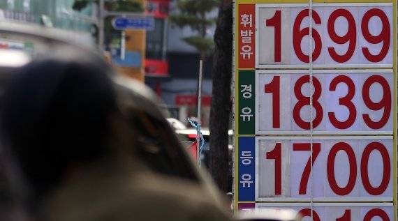 지난 26일 서울 시내의 한 주유소 모습. 사진=뉴시스