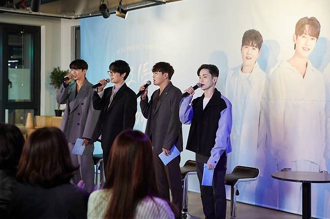 20주년 미니앨범 '스물' 발매일이었던 27일, 노을은 프라이빗 팬 미팅을 열어 팬들을 만났다. 씨제스엔터테인먼트 제공