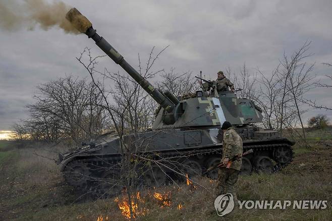 헤르손 전선에서 전투중인 우크라이나군 포병 [AFP 연합뉴스자료사진. 재판매 및 DB 금지]