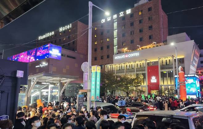 29일 밤 이태원서 압사사고로 추정되는 대형 인명사고가 발생했다.