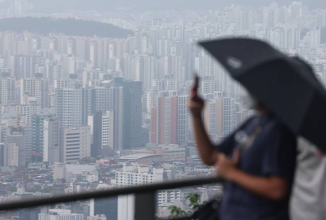 서울 남산에서 바라본 아파트 밀집지역의 모습 [연합]