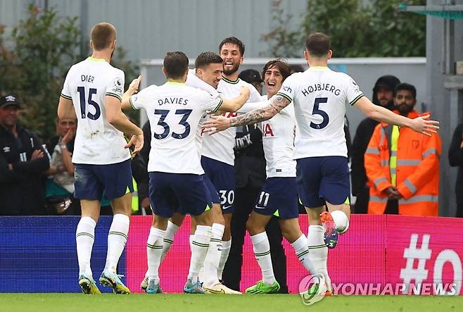 벤탄쿠르의 역전 결승 골에 환호하는 토트넘 선수들 [로이터=연합뉴스]