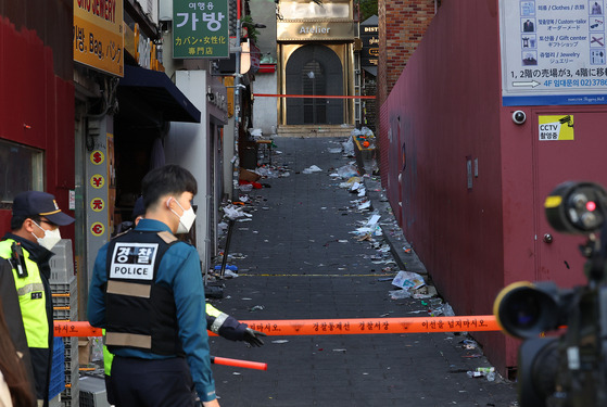 31일 오전 서울 용산구 이태원 '핼러윈 인파' 압사 사고 현장 출입이 통제되고 있다. 〈사진=연합뉴스〉